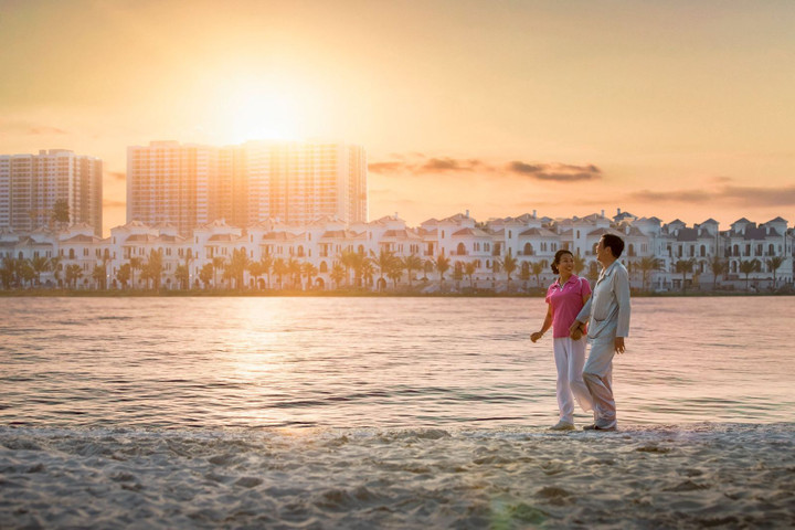 Những cư dân của Vinhomes Ocean Park 1 như ông Nguyễn Ngọc Chi có thể tận hưởng cuộc sống an lành, thảnh thơi giữa không gian khoáng đạt mỗi ngày.