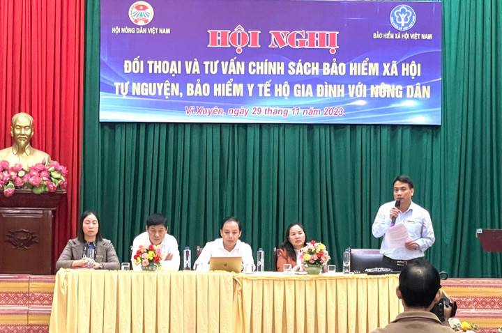 Đại diện các đơn vị chuyên môn giải đáp những ý kiến của hội viên tham dự hội nghị. (Ảnh: Tiến Hảo)