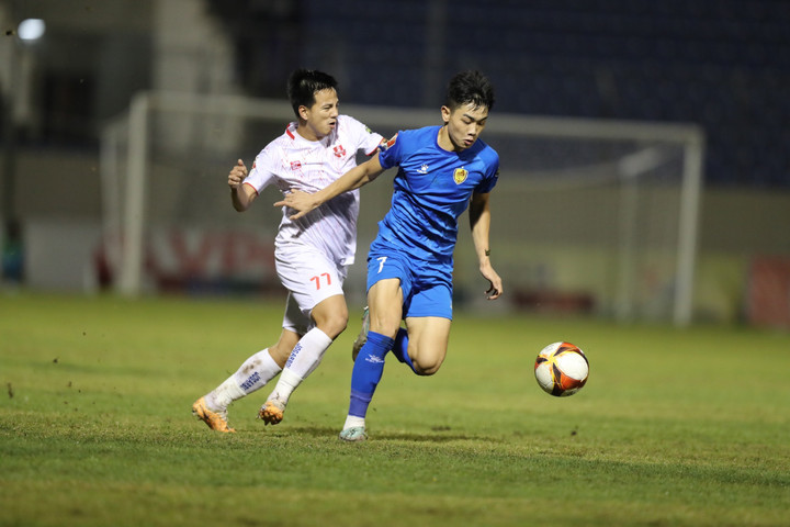 Nguyễn Đình Bắc tiếp tục chơi tốt dù phải vào sân từ ghế dự bị. (Ảnh: VPF)