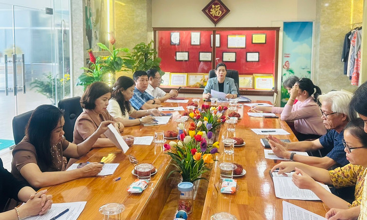 Đoàn giám sát làm việc tại Công Ty CP May An Nhơn.