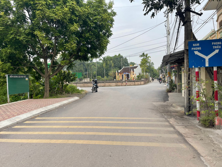 Hạ tầng giao thông xã Nam Triều, huyện Phú Xuyên được đầu tư xây dựng khang trang, sạch đẹp.