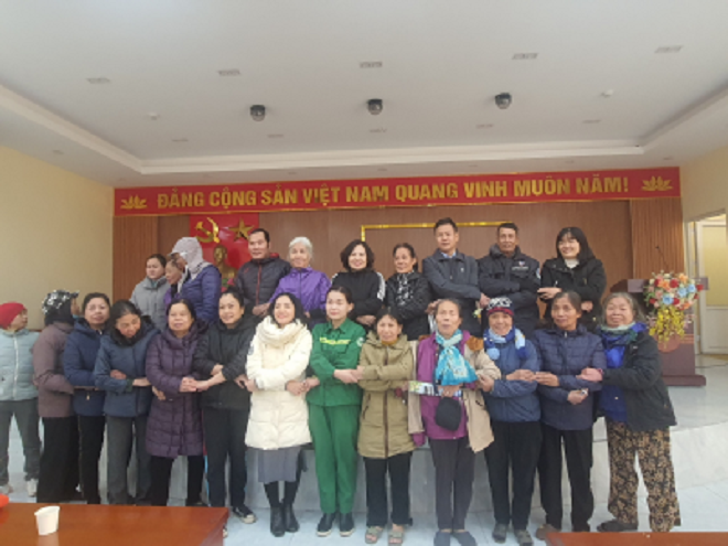 Phối hợp XNMT Ngô Quyền 2 tổ chức hội nghị tuyên truyền, hướng dẫn PLRTN cho các hộ dân làm nghề thu gom ve chai trên địa bàn quận Ngô Quyền.