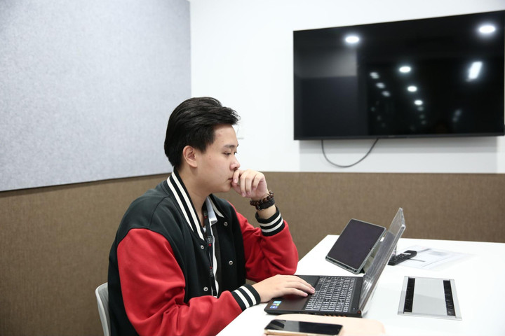 Ngô Quang Minh, sinh viên RMIT tất bật đi thực tập trong năm học cuối.