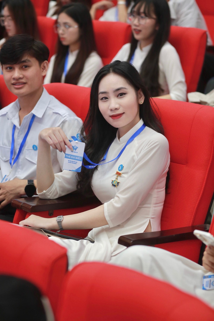 Nữ sinh đạt điểm GPA 3.82/4.0, nhận được giấy khen “Sinh viên Xuất sắc” năm 2021- 2022, “Sinh viên giỏi” năm học 2022 - 2023, dành 2 kỳ học bổng khuyến khích học tập với thành tích xuất sắc và nhận về huy hiệu chiến sỹ Trường Sa.