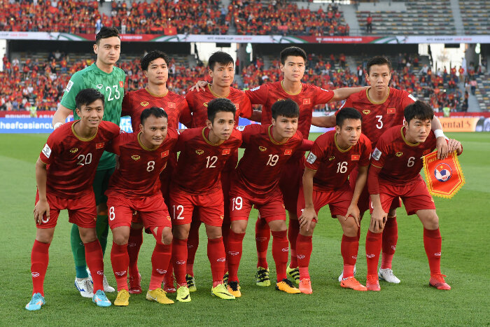 Tại Asian Cup 2019, HLV Park Hang Seo triệu tập 23 cầu, trong đó có 8 - 9 người thường xuyên góp mặt trong đội hình xuất phát. Nhà cầm quân người Hàn Quốc chủ yếu thay đổi ở vị trí tiền vệ trung tâm và hậu vệ cánh trái. (Ảnh: Getty Images)
