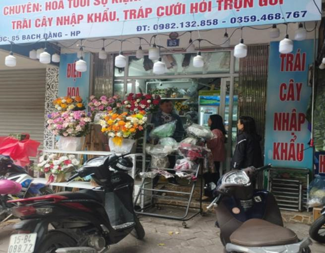 Phối hợp Xí Nghiệp MTĐT Hồng Bàng 2 tăng cường tuyên truyền, kiểm tra các mô hình PLRTN tại các hộ kinh doanh ăn uống, hoa quả - Bạch Đằng.