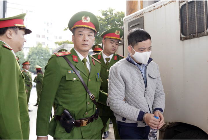 Bị cáo Phạm Trung Kiên được dẫn giải tới toà.