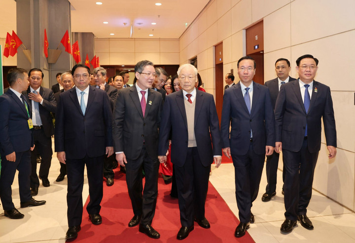 Tổng Bí thư Nguyễn Phú Trọng, Chủ tịch nước Võ Văn Thưởng, Thủ tướng Phạm Minh Chính, Chủ tịch Quốc hội Vương Đình Huệ và các đại biểu tới dự phiên khai mạc Đại hội, sáng 26/12.