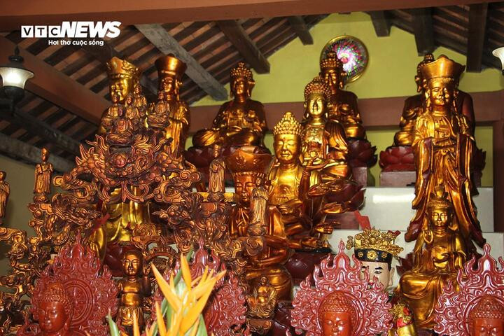 Chùa Phúc Diên xưa kia là chốn tổ, có Tổ sư Thích Viên Thông là học trò xuất chúng của Thiền sư Vô Tế nổi tiếng của Việt Nam đã về trụ trì và dạy học ở đây.