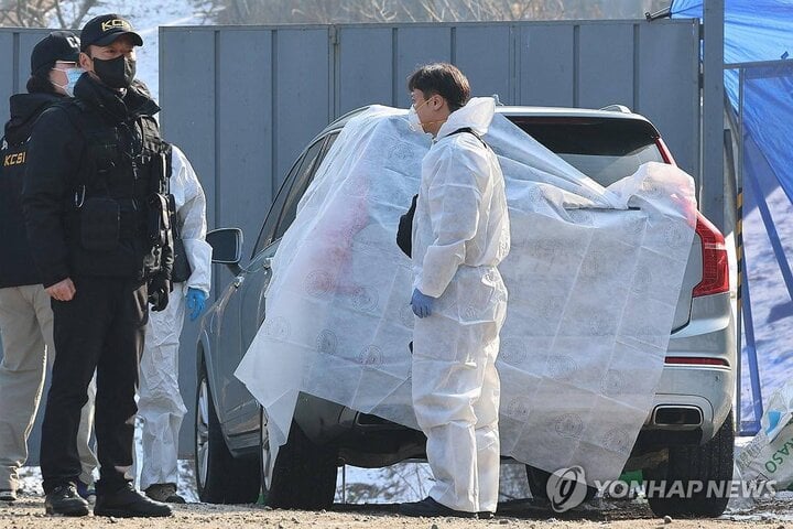 Cảnh sát tìm thấy Lee Sun Kyun qua đời trong một chiếc ô tô tại công viên Waryong, quận Jongno, Seoul vào sáng 27/12.