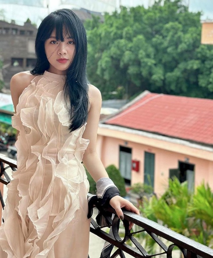 Những cô giáo xinh đẹp gây sốt mạng năm 2023 - 11