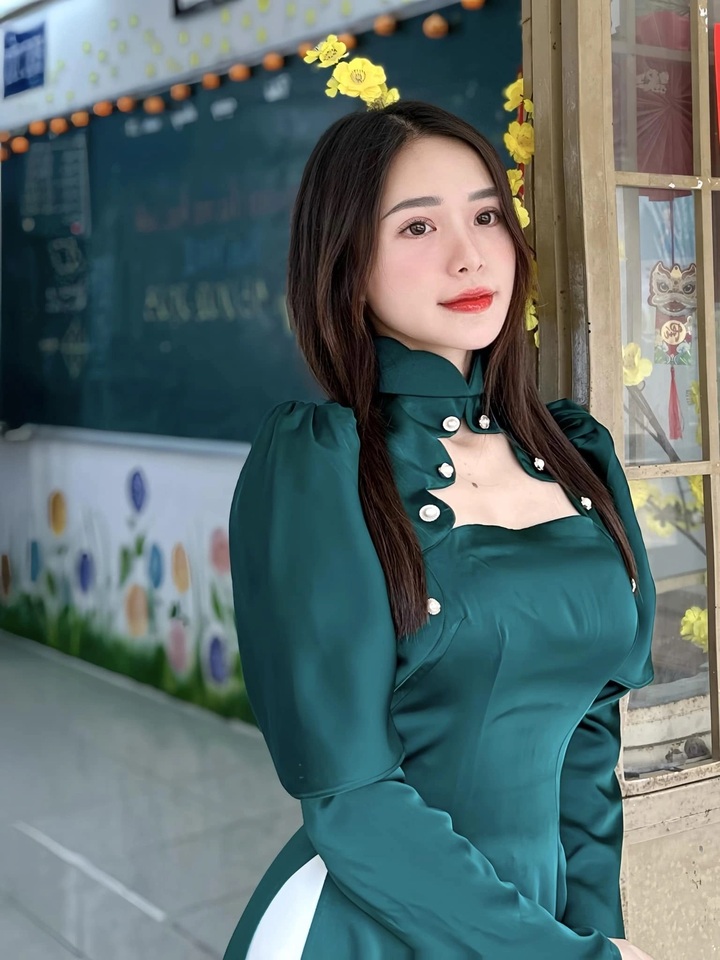 Những cô giáo xinh đẹp gây sốt mạng năm 2023 - 15