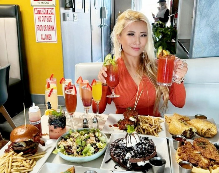 Cô gái 29 tuổi "nghiện" ăn nhưng vẫn giữ được vóc dáng rất cân đối. (Ảnh: Instagram Raina Huang)