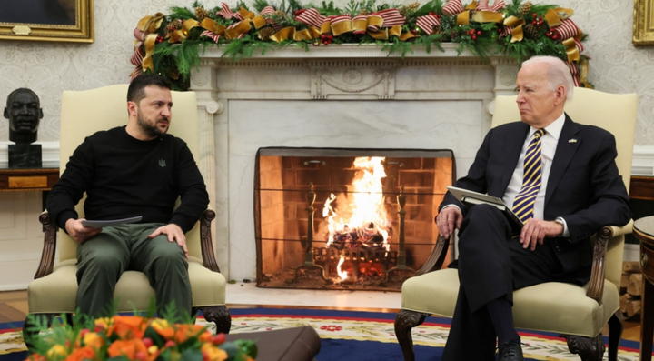 Tổng thống Mỹ Joe Biden tiếp Tổng thống Ukraine Volodymyr Zelensky tại Nhà Trắng ngày 12/12. (Ảnh: Reuters)