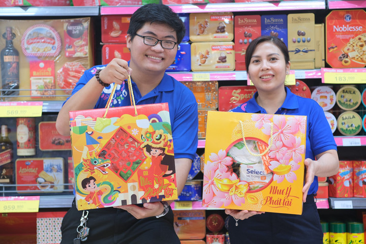 Giỏ quà Tết Co.opmart thu hút khách hàng vì hình thức đẹp, chất lượng tốt, giá phù hợp.