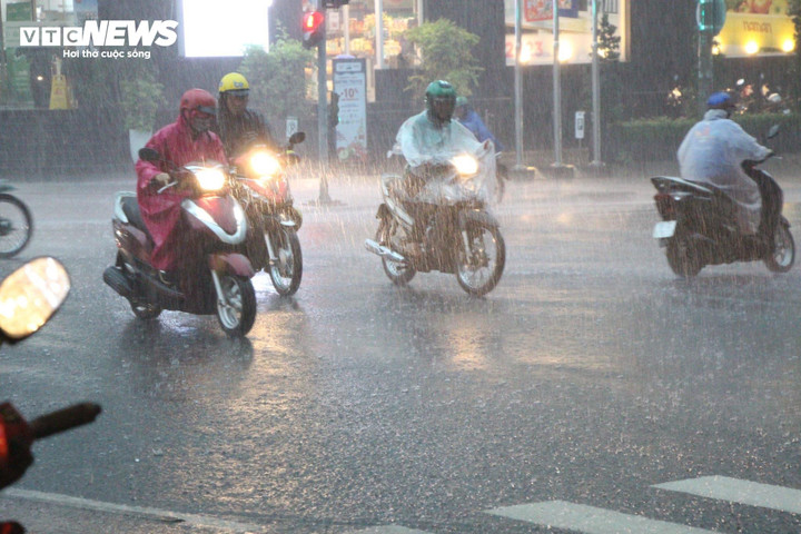 Theo chuyên gia thời tiết, do ảnh hưởng nhiễu động đới gió Đông, TP.HCM và một số tỉnh Nam Bộ xuất hiện mưa trái mùa. (Ảnh minh họa)