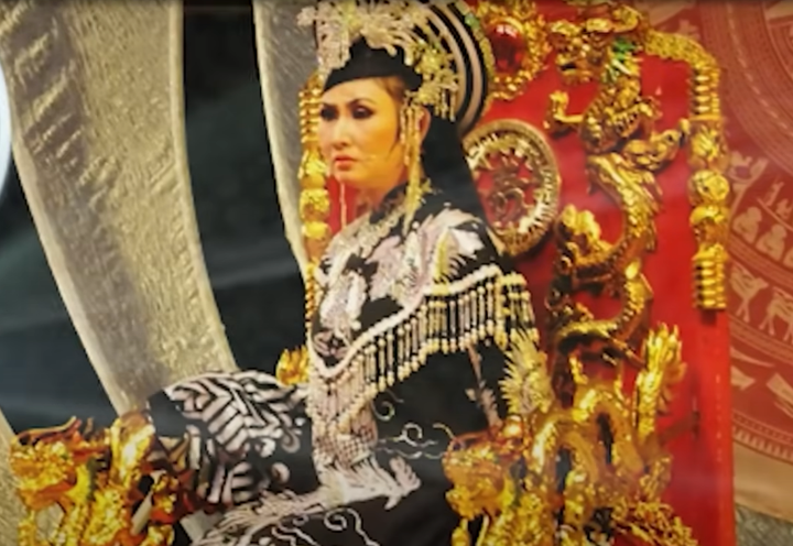 NSƯT Tâm Tâm trên sân khấu.