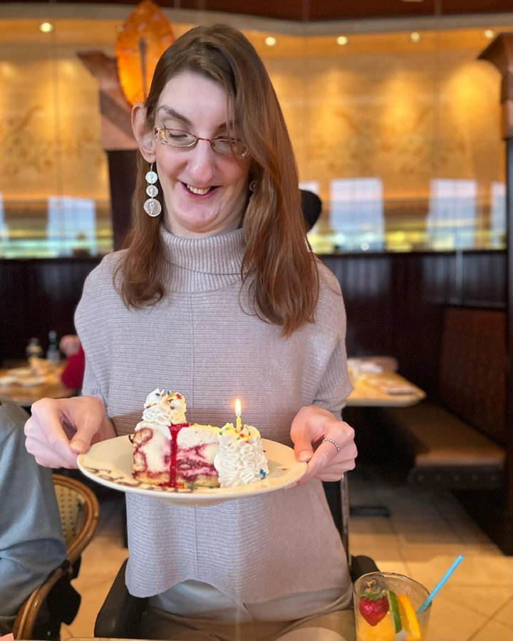 Gelgi muốn dùng kỷ lục của mình để tôn vinh những sự khác biệt. (Ảnh: Instagram/@rumeysagelgi)