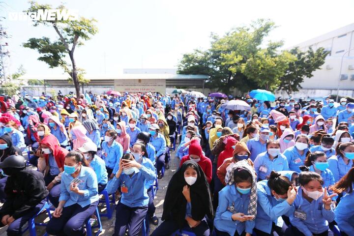 Theo khoản 1 Điều 94 Bộ luật Lao động, tiền lương phải được người sử dụng lao động trả đầy đủ, đúng hạn cho người lao động.