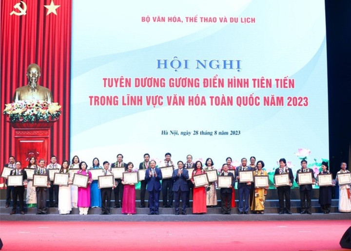 Lần đầu tiên tổ chức sự kiện "Tuyên dương 78 gương điển hình tiên tiến trong lĩnh vực văn hóa toàn quốc năm 2023" và Hội nghị cán bộ văn hóa toàn quốc.