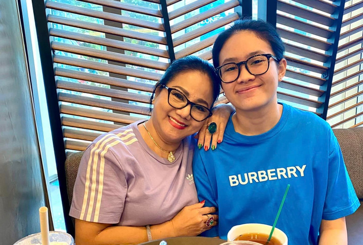 "Tôi không bao giờ hối hận trong vấn đề dạy con và cũng không ai can thiệp được bởi 2 mẹ con tôi quá độc lập", ca sĩ Ngọc Ánh chia sẻ.