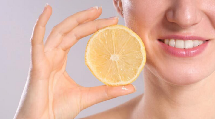 Có một số mẹo làm trắng răng đơn giản bằng nguyên liệu tự nhiên. (Ảnh: Smileperfectors)