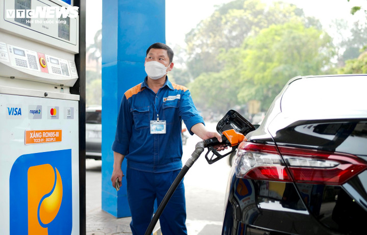 Tiếp tục giữ mức giảm 50% thuế bảo vệ môi trường với xăng, dầu từ 1/1/2024.