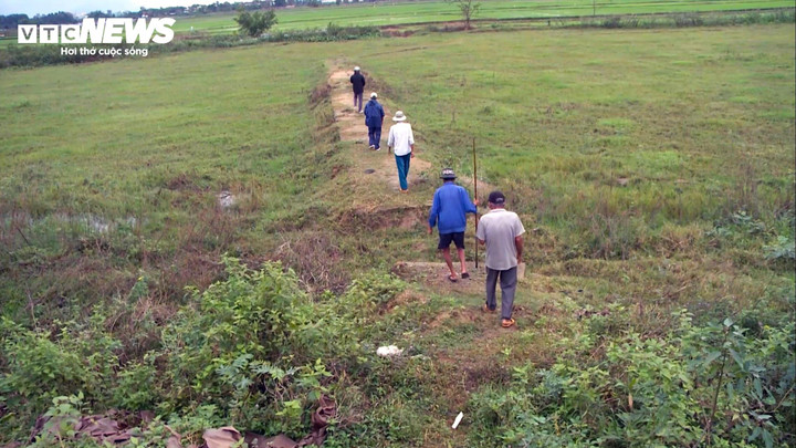 24 hộ dân không có ruộng canh tác mặc dù đã kiến nghị rất nhiều lần nhưng sự giải quyết của chính quyền vô cùng chậm trễ.