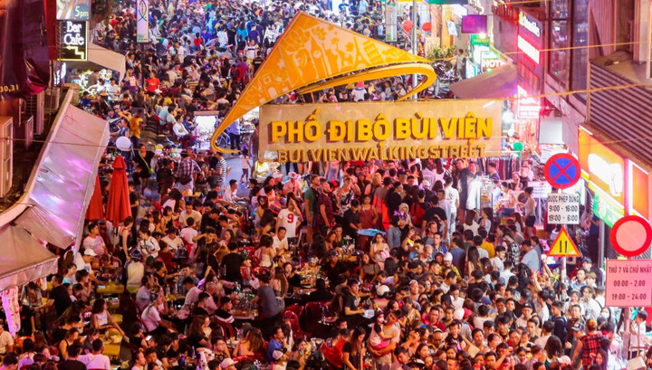 Kinh tế đêm đang mang lại doanh thu lớn cho ngành du lịch TP.HCM. (Ảnh: B.L)