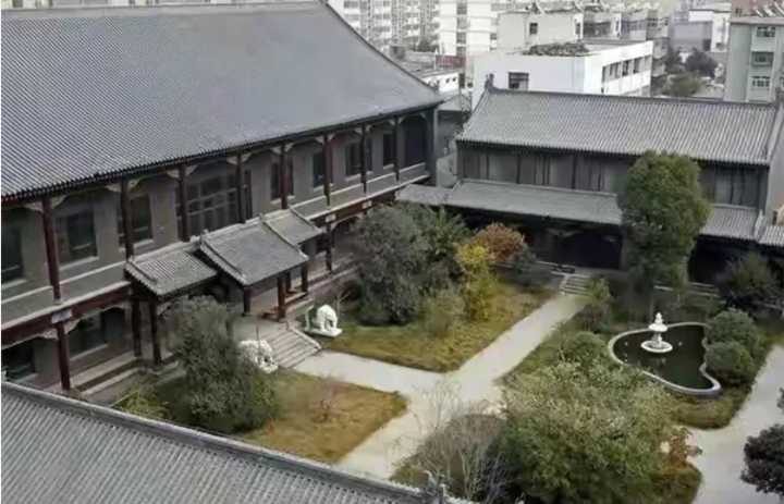 Cốc Tuấn Sơn sống trong biệt phủ rộng 7.000 m2, thiết kế theo kiến trúc Tử Cấm Thành. (Ảnh: Zhihu)