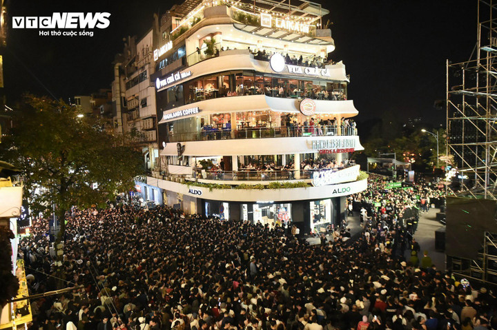 Toàn cảnh Quảng trường Đông Kinh Nghĩa Thục.