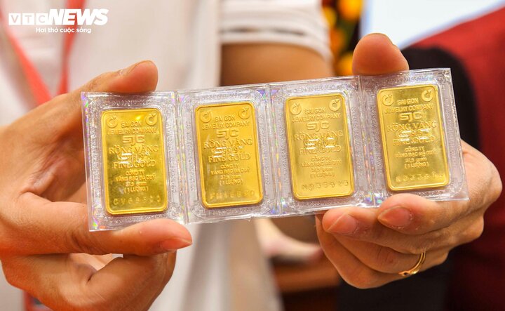 Vàng trong nước giảm về ngưỡng 74 triệu đồng/lượng.