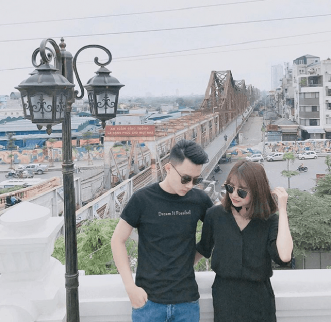 Cầu Long Biên địa điểm hẹn hò lãng mạn của các cặp đôi.