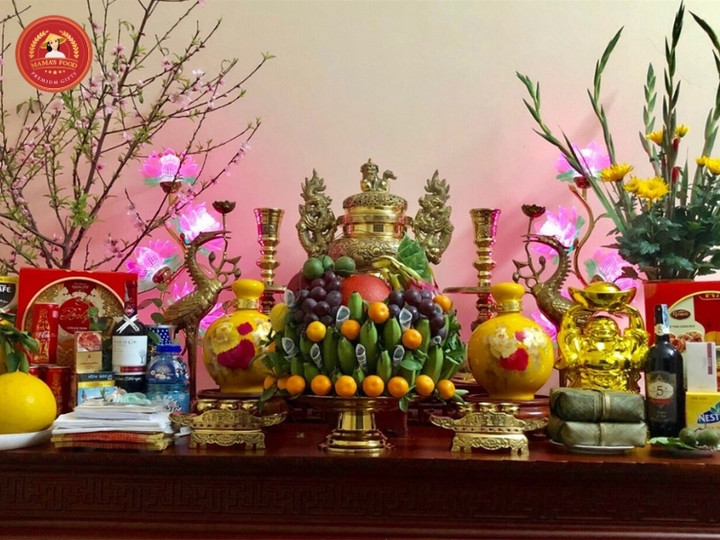 Đôi hạc chầu luôn quay vào nhau, tức hướng về trung tâm ban thờ. (Ảnh: MamaFood)