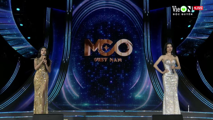 Top 2 Hoa hậu Hoàn Vũ Việt Nam 2023 bước vào phần thi phản biện.