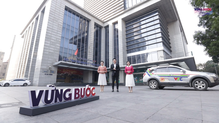 BTV Vân Trang, Hoàng Long, Hoàng Phương đồng hành cùng khán giả trong Vững Bước.