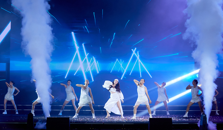 Lưu Hương Giang máu lửa với “Get High”.