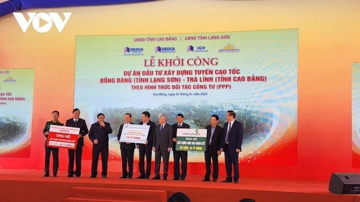 Các đơn vị ủng hộ kinh phí cho 2 tỉnh Lạng Sơn và Cao Bằng xây nhà Đại Đoàn Kết.