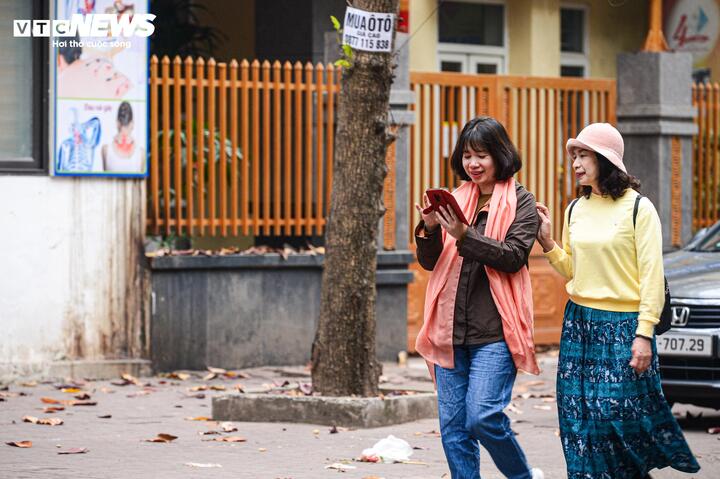 Thời tiết 2/1: Hà Nội mưa vài nơi, đêm và sáng trời rét. (Ảnh: Viên Minh)