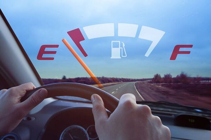 Lái xe quá chậm hoặc quá nhanh đều có thể làm tăng tiêu thụ nhiên liệu không cần thiết. (Ảnh minh họa).