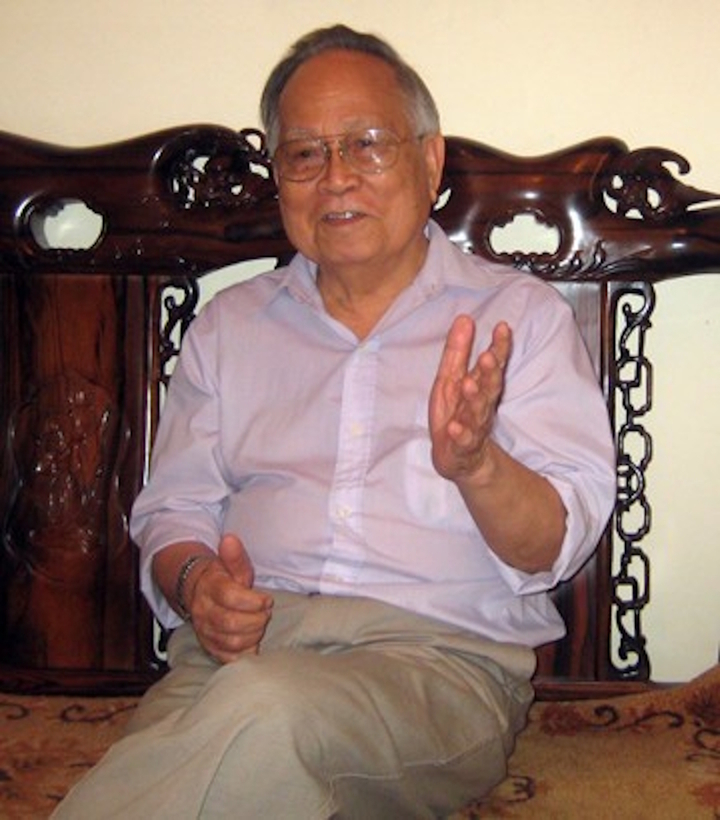 Nhà văn, Thiếu tướng Hồ Phương có sức viết dồi dào.