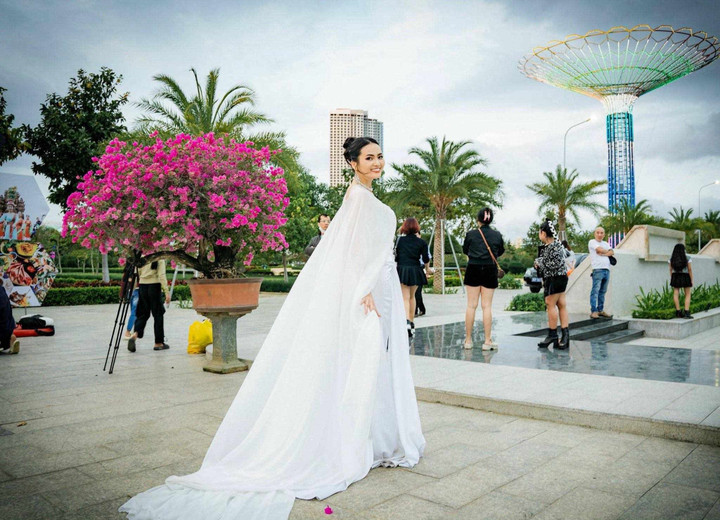 Trong thời gian qua, Bích Hạnh còn đảm nhiệm vai trò giám khảo của một số cuộc thi nhan sắc như Mrs Grand Vietnam 2023. Mới đây cô cũng trở thành giám khảo chương trình tìm kiếm người mẫu nhí - Top Model Kid diễn ra ở Ninh Thuận.