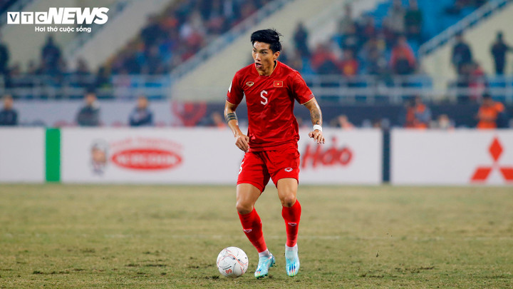 Hậu vệ: Đoàn Văn Hậu chưa thi đấu trận nào cho đội tuyển Việt Nam dưới thời HLV Philippe Troussier. Cầu thủ của CLB Công an Hà Nội chấn thương ở gót chân và sớm nhất phải đến đầu năm 2024 mới trở lại.