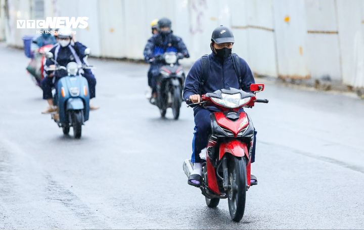 Đêm 4 - 6/1, Bắc Bộ và Thanh Hóa mưa vài nơi, sáng sớm có sương mù, sương mù nhẹ rải rác. (Ảnh: Khổng Chí)