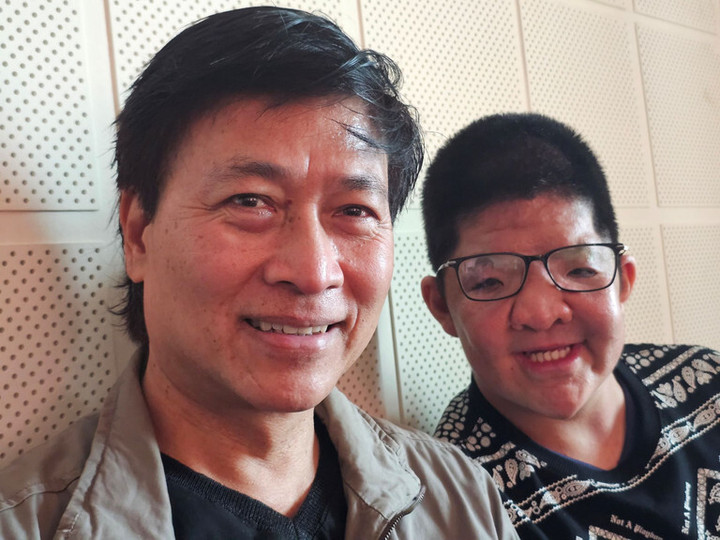 Thương con, nhưng không vì vậy mà Quốc Tuấn ngưng sát sao với phần thể hiện của Bôm.