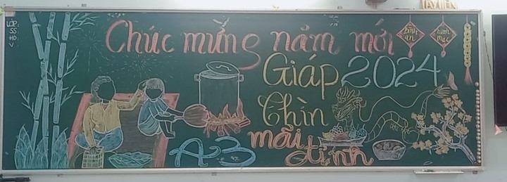 Hàng loạt tranh Tết Giáp Thìn 2024 phiên bản lớp học ra đời. ( Ảnh: Tuyết Nhi)