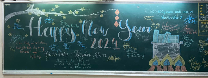 Đây là bức thiệp mừng năm mới "khổng lồ" dành cho thầy chủ nhiệm. (Ảnh: Sen Tran)