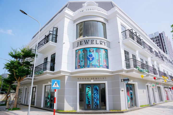 Nhà phố thương mại Vincom Shophouse Diamond Legacy được chủ đầu tư cam kết giá thuê 90 triệu đồng/tháng thuộc top đầu khu vực.