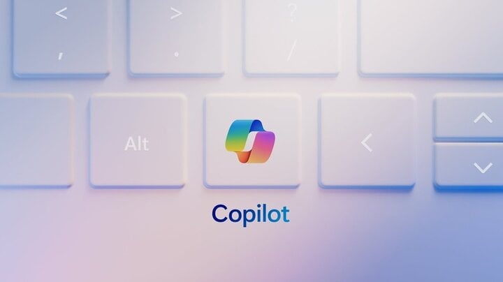 Phím AI Copilot sẽ nằm ở bên phải thanh dấu cách và kích hoạt dịch vụ Copilot mới phát hành gần đây của Microsoft.