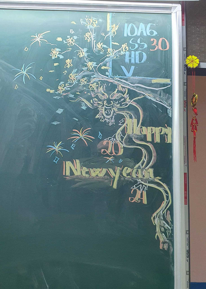 Góc bảng toát lên không khí năm mới. (Ảnh: Nguyễn Xuân Cảm)